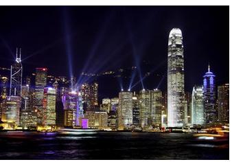 香港的稅率屬全球最低之列，稅制簡單而可預知。只有營商利潤、薪俸、物業(yè)三種收入需要繳